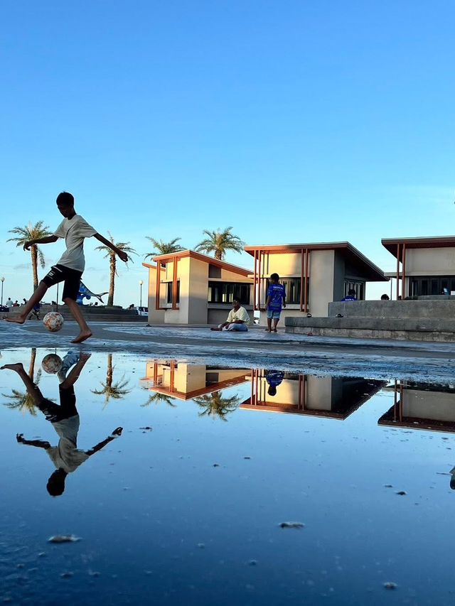 ตลาดนัดริมทะเล ปากน้ำหลังสวน – ชิลล์บรรยากาศทะเล