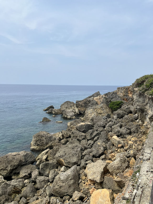 小琉球一日半島計畫｜珊瑚島的藍色軌跡、海蝕巨石與輕鬆吃住攻略🪨🍽️