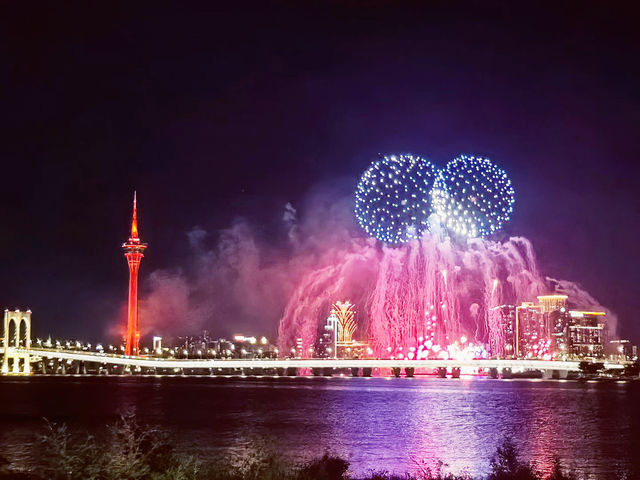 Throwback Macau National Day Fireworks: A Dazzling Sky Over the Pearl River! 🎆🇨🇳 Throwback Macau National Day Fireworks: A Dazzling Sky Over the Pearl River! 🎆🇨🇳