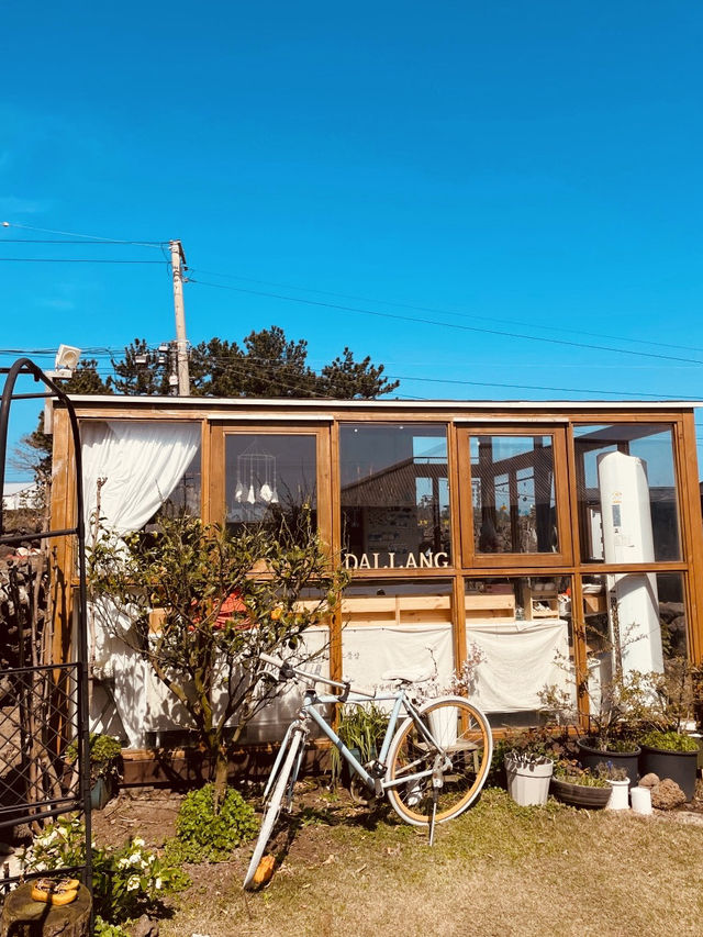 Tranquil Paradise with Unique Architecture   Tranquil Paradise with Unique Architecture