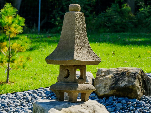 The Soloist's Urban Oasis: A Stroll Through Lauritzen Gardens