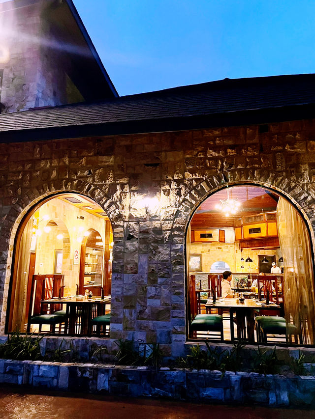 Bistro Cascata – Cozy Italian Fine Dining with a Taste of Elegance Bistro Cascata – Cozy Italian Fine Dining with a Taste of Elegance