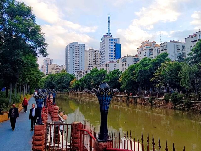 Panlong Riverside (盘龙江) Panlong Riverside (盘龙江)