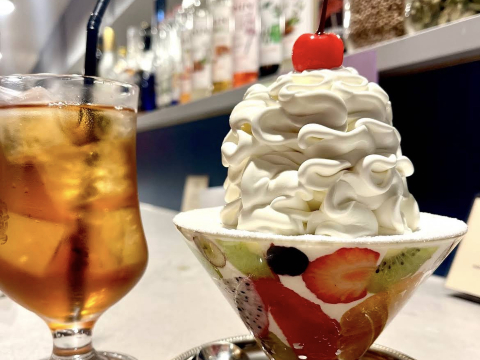 💜 妖艶な紫の光に包まれる、夜の喫茶店 | Trip.com 札幌