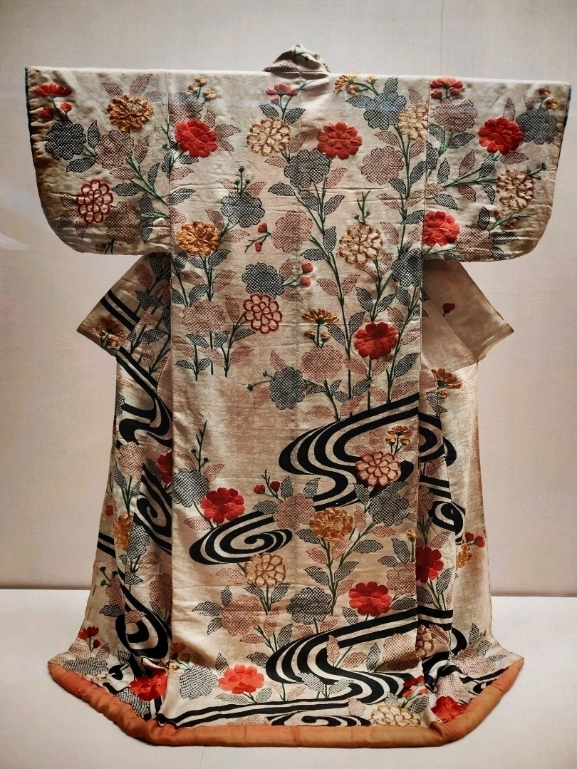 Stepping Into History: Japanese Kimonos That Wow ✨👘 | Trip.com Tokyo