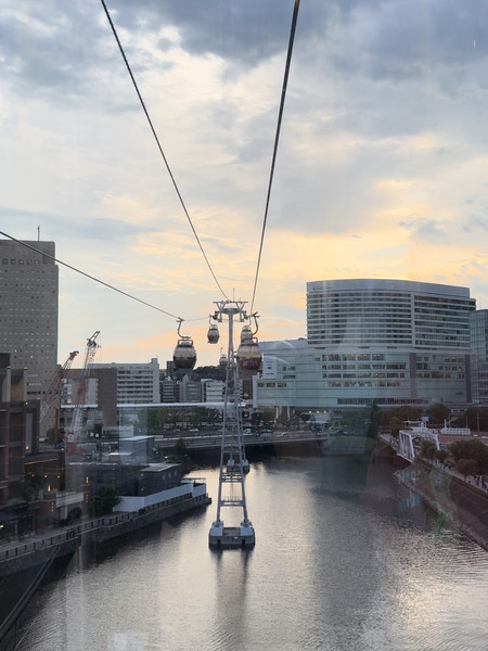 浮かぶビル鉄アレイ The romantic thrill of Starry Bay: Yokohama's million-dollar night