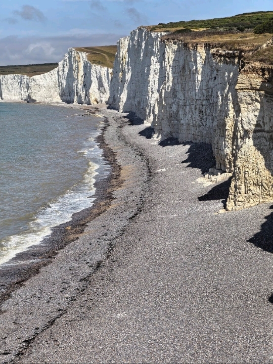 セブン・シスターズの絶壁 | イギリスを象徴する白い海岸。