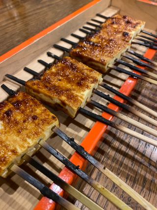 I went to "Dengakuza Wakaya" in Nabari City, Mie Prefecture, and had a very satisfying meal of tofu dengaku (grilled tofu with miso glaze).