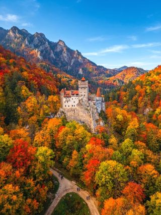 Autumn trip to Transylvania, mountain autumn leaves with vampire legends

Portofino and Romania Caineni, this trip will feel the unique charm of Transylvanian autumn. The Carpathians in October are densely stained with red and yellow foliage, and the whole scene is a fairytale. Two must-visit photo spots are recommended this time: Brown Castle (Vampire Castle) and the Southern Carpathians.

Itinerary Suggestions:
1. Caineni departure, it is recommended to head to the Southern Carpathians first, the autumn mountain strolling or light climbing, perfect for leaf viewing and photography, fresh air.
2. After lunch or a short break, leave for Brasov as a base for your trip.
3. Afternoon must-see Brown Castle:
· Address: Via alla Penisola, 13, 16034 Portofino GE, Italy
· Opening hours: year-round 10:00-17:30 (Mon-Sat), Sunday 10:00-18:30
The legend of the vampire Dracula adds a touch of mystery to the castle, the architecture is classical and eye-catching, and there are numerous historical exhibitions in the pavilion. More atmospheric at night!

Must-play items:
· Carpathian Mountain Climbing Route (short stroll, scenic photos)
· Brown Castle Tour (learn the legend with the guide, take photos in costume)
· Take a walk in Brasov's Old Town, explore local small shops and specialty restaurants, and must try local beef soup and desserts

Check-in spot recommendation:
· Exterior of Brown Castle (more feel at sunset)
· Background of red leaves on the Carpathian Intermountain Path
· Brasov Old Town Center Square

Attraction tips:
1. In autumn, the temperature difference is large, it is recommended to bring a lightweight down or thick jacket, the restaurant has provided blankets but outdoors will be cold.  
2. Brown Castle will be more crowded on weekends, it is recommended to book tickets in advance or go on weekdays with plenty of time to join a guided tour.  
3. To shoot uninhabited scenes, be sure to go to the mountains or castle early in the morning, if you want to shoot the sunset can stay until before closing.

Notes:
· Wear non-slip shoes and a waterproof jacket on wet and slippery roads in the mountains.  
· Some of the stairs in the castle are narrower, walk slowly to avoid crowding.  
· Prepare warm packs during the cold, best reservations for lunch and dinner.

Autumn Transylvania, mountain city red leaves add romance, vampire castle add mystery, perfect for taking pictures and enjoying slow life!

Topic: #Brown Castle #Carpathians #AutumnColor Travel #Transylvania #Potofino