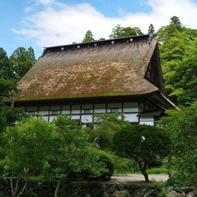 The largest thatch roofed temple in Japan