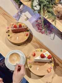 映えすぎるカフェ🍰🤤店内もケーキもぜーんぶ可愛いっ❤️❤️