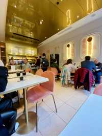 Cute Cafe in London 🇬🇧