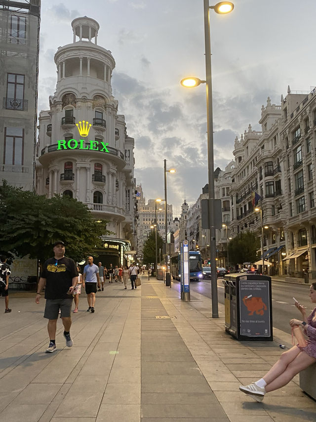 The vibe of Madrid in a couple of pictures. 