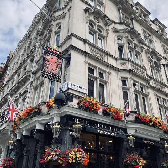 City Strolls: Exploring London’s Iconic Core