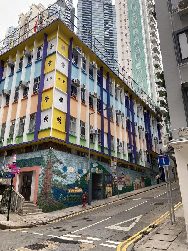 Hike from Wanchai 88 to Victoria Peak and walk down to Soho for vintage shops