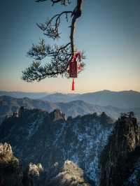 Hiking the Sacred Peaks of Zhangjiajie 🏞️