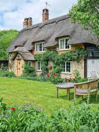 🏡 Cotswold Cottage: A Timeless Escape into English Country Charm 🌸