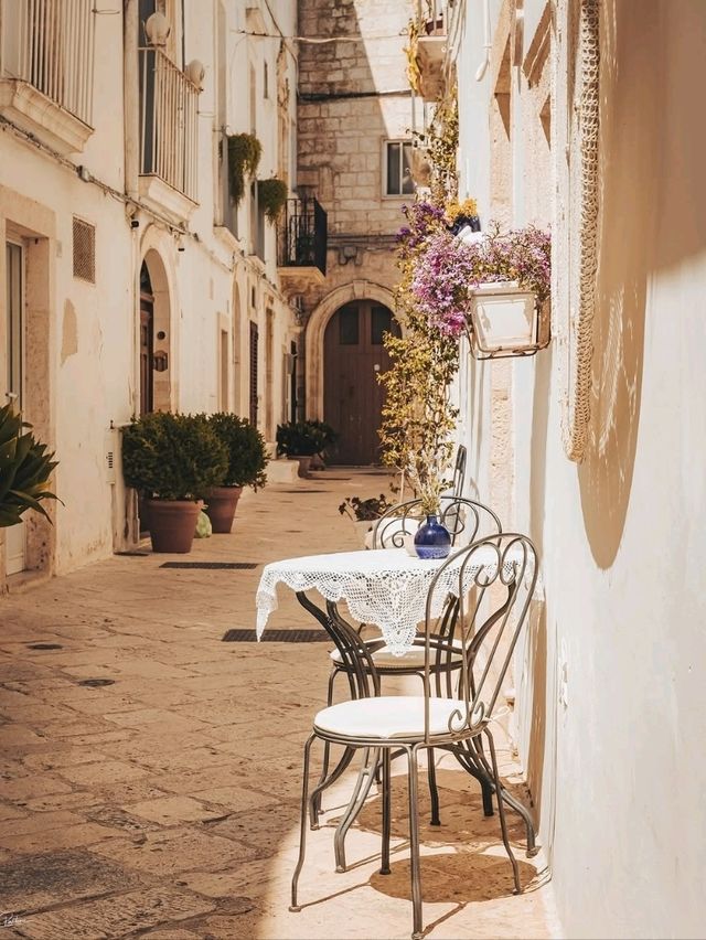 🏡 The White Spiral of Puglia – Locorotondo, Italy