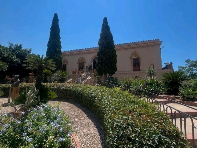 Agrigento’s Rich History: Tips & Tricks to Explore 🏛️🌄