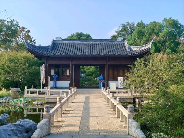 상하이 엑스포 공원: 황푸강과 노을이 어우러진 도심 속 힐링 🌇🌿🏙️