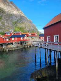 🏔️ Lofoten, Norway — Dramatic Peaks, Quiet Fjords, and Storybook Villages