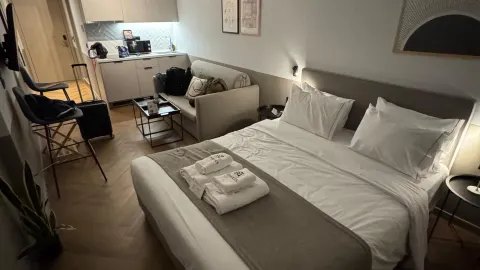 Great amenities and friendly staff, just bring earplugs! — traveler post in Athens