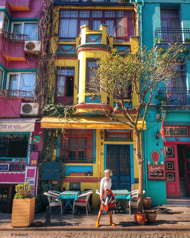 Explore the Vibrant Shades of Istanbul: Choose Your Colorful Adventure! ✨🏘💒🏣🌈✨