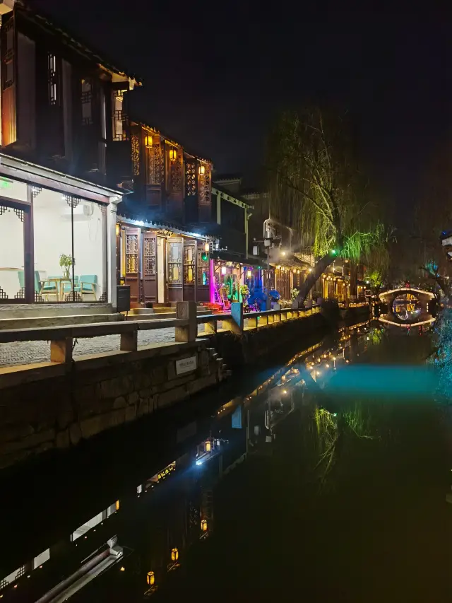 โจวจวง, คืนและสีขาว