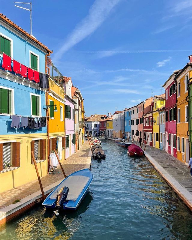 Discover the Magic of Burano, Italy's Most Colourful Island 🌈🇮🇹 Perfect for a Day Trip from Venice!