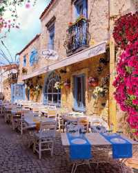 Do What Makes You Happy, Be With Who Makes You Smile ✨🍃🌺🌸🏘️✨ Love Exploring the Beautiful Streets of Alaçatı Turkey 🌻