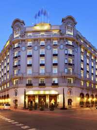 🌟 Barcelona's Luxe Legacy: Dive into El Palace's Elegance 🌟