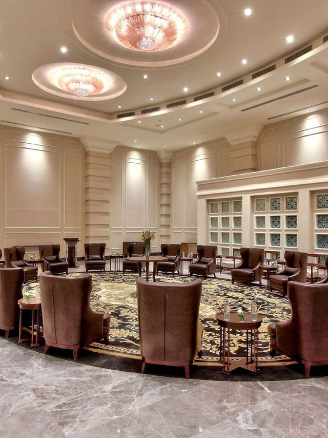🌟 Nay Pyi Taw's Hilton Haven: Luxe & Serene 🌟