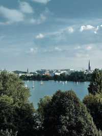 🌟 Hamburg's Haven: The Fontenay's Luxe Retreat 🌟