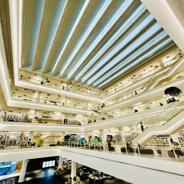 種草深圳圖書館北館啦，環境高大上哦