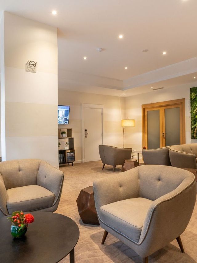 🏨✨ Parisian Elegance: Fraser Suites La Défense 🌟