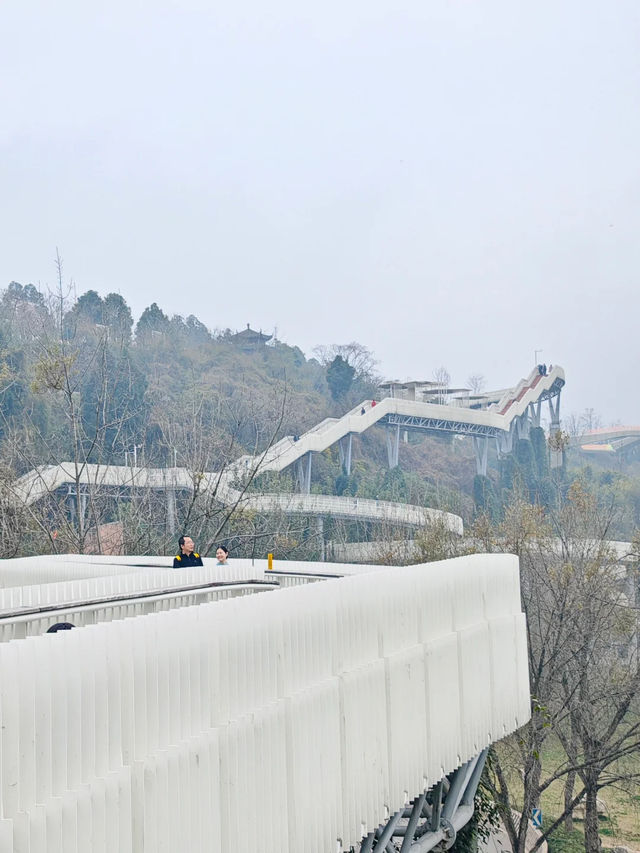 成都近郊1小時車程！免費登山徑，適合小朋友，毫無難度……。