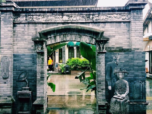 Most Remarkable Street in Chengdu: Kuanzhai Alley, Ancient and Modern Art