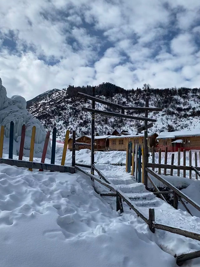 這裡不是東北雪鄉，這裡是川西的鷓鴣山。