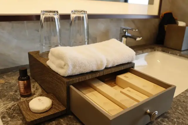 Huai Hot Spring Hotel | Luxurious Stay in a Garden of Wine