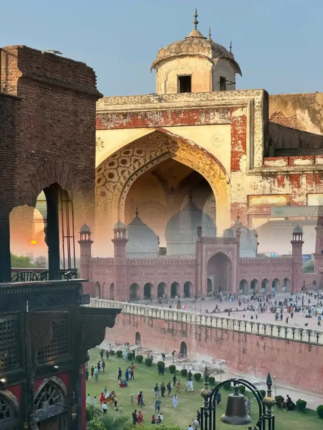 ラホール—ガンジス川のほとりの歳月の詩