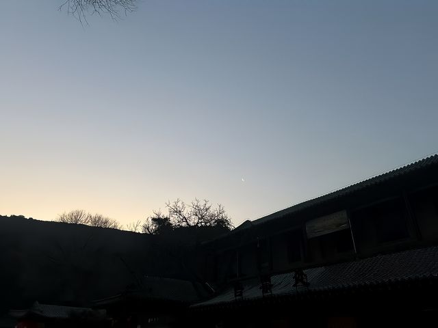 深冬的濟南靈岩寺常來靈岩，事事靈驗