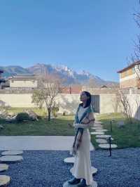 住在雪洛躺在床上就可以看到日照金山