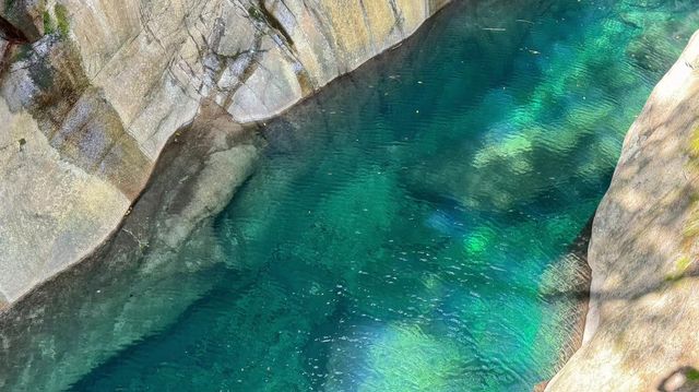 夏天這裡也有碧綠透明的水
