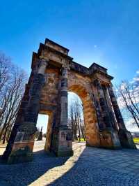 A Quiet Corner of History: McLennan Arch 🏛️🌿📸