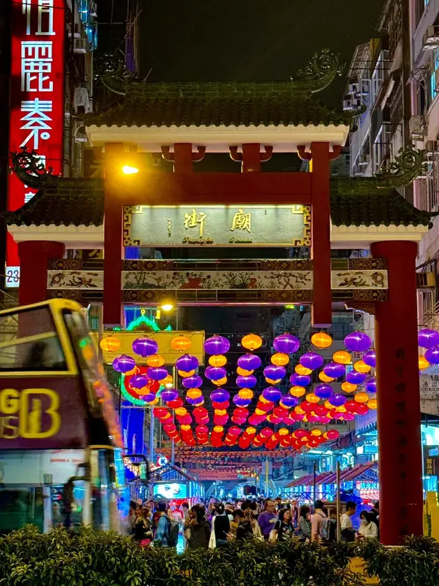Hong Kong Temple Street Night Market, experience the authentic local vibe