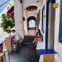 nice hangout and cafe