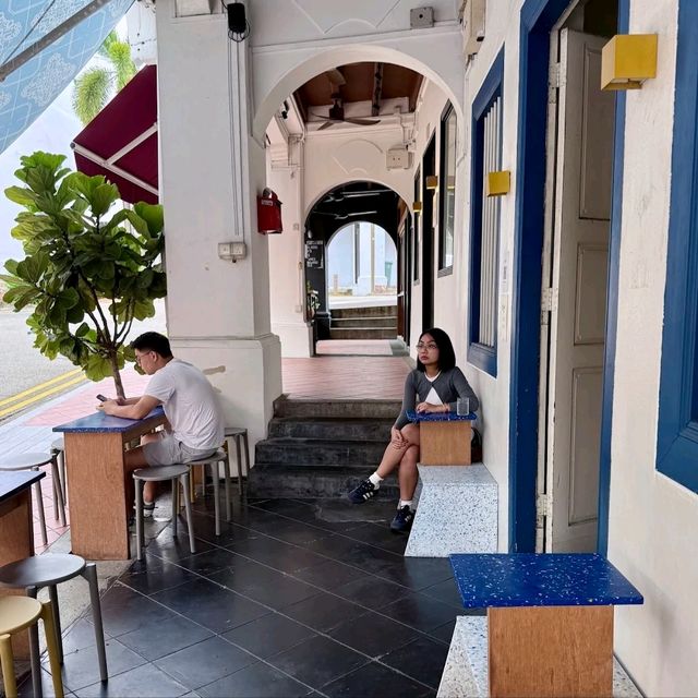 nice hangout and cafe