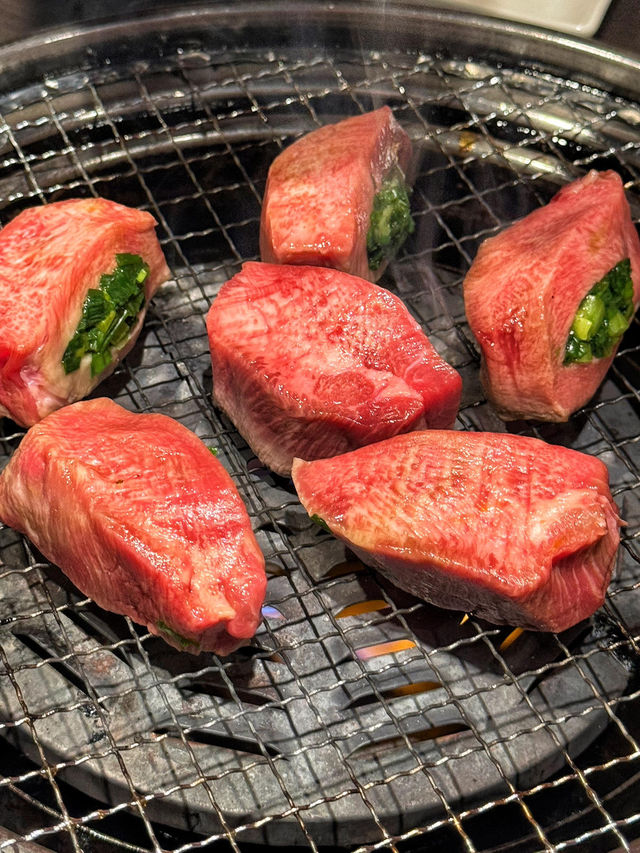 新宿必衝！這家烤肉店讓我秒變瘋狂安利怪！焼肉29テラス真的太絕了，神戶牛直接封神🥩！
