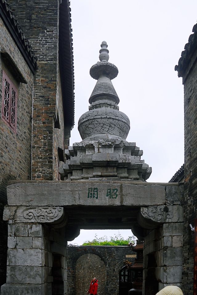 遊「三山一渡」，品「鎮江三寶」