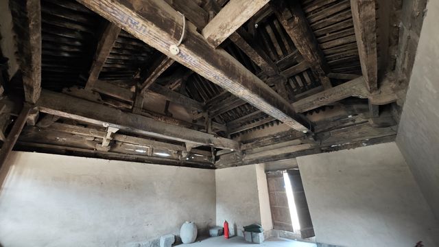 與佛頭寺隔河相望的宋代古建